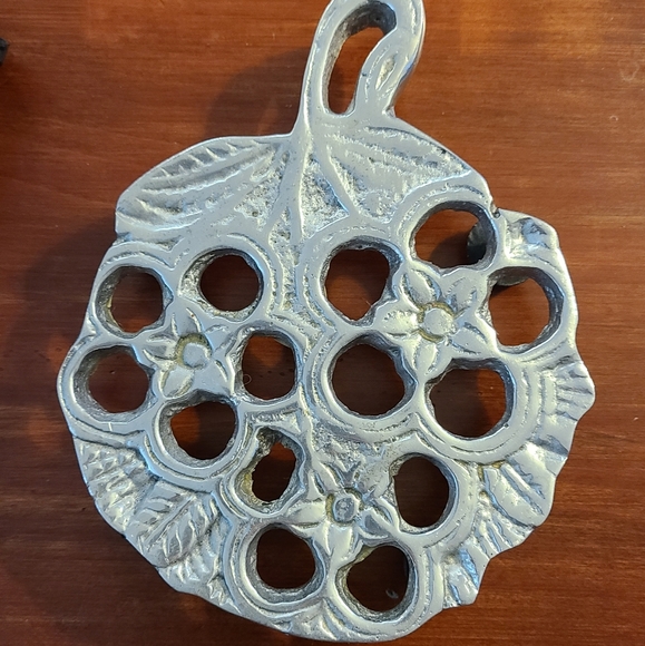 Arte Giancarlo Floral Pewter Trivet - Picture 1 of 3